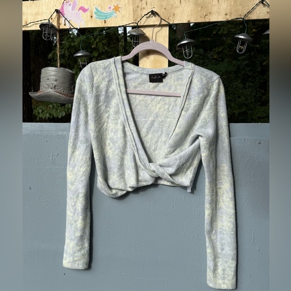 Urban Outfitters Light Gray Knit Top - Picture 1 of 4